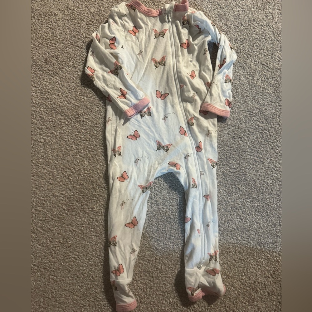 Kyte BABY zippered romper in butterfly. Gently worn, size 12-18 mos.